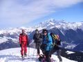 ....et atteindre le sommet supervisé par le Mont-Blanc